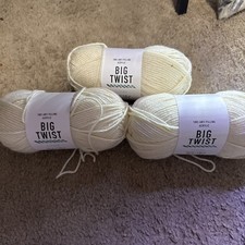 Big Twist Living Cream of 3 Dye Lot 196276