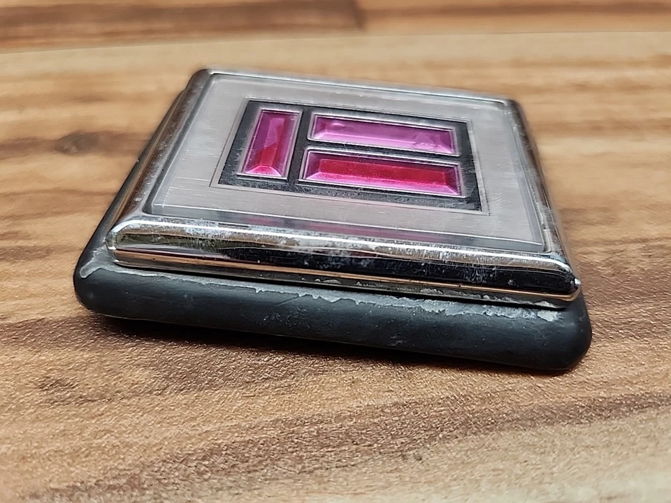 Insignia deslizante emblema bloqueo maletero trasero Oldsmobile Toronado 1986-1989 OEM 20489578 Foto 2 de 4