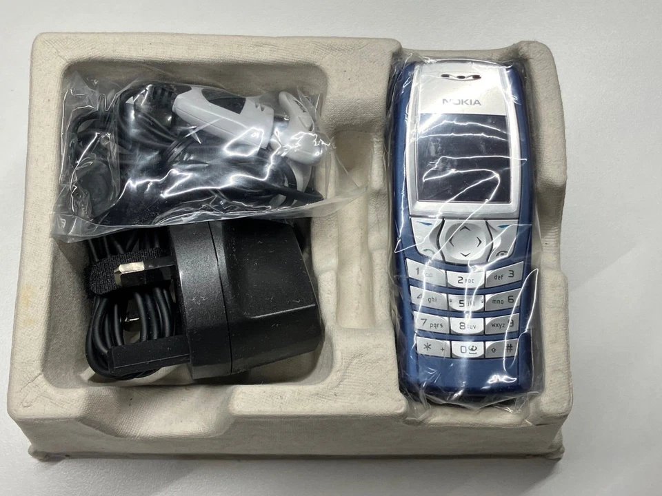 Brand new, genuine NOKIA 6610i Blue & NOKIA C3 . Boxed with all accessories. - Image 2 of 4