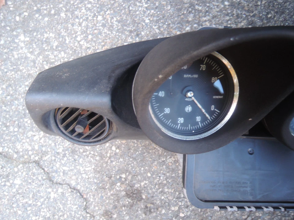 ALFA ROMEO 1977 SPIDER 2000 Used Original DASHBOARD with GAUGES Core to Restore — 第 2/4 张图片
