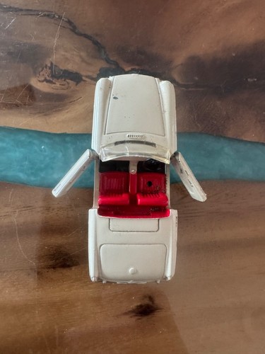 VINTAGE DINKY TOYS M.G.B. 113 DIE CAST WHITE GOOD CONDITON - Picture 6 of 8