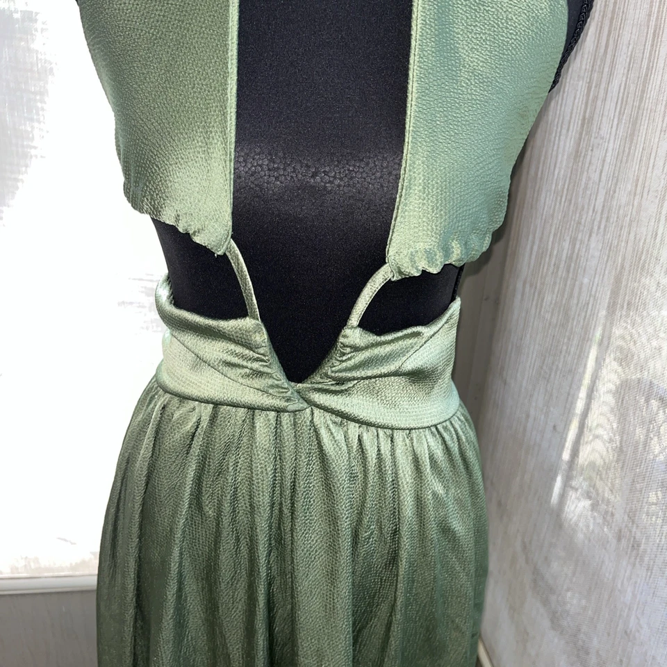 Mica’s Jumpsuit Green Size S Plunge Neck Halter Sexy One Piece Foto 4 de 4