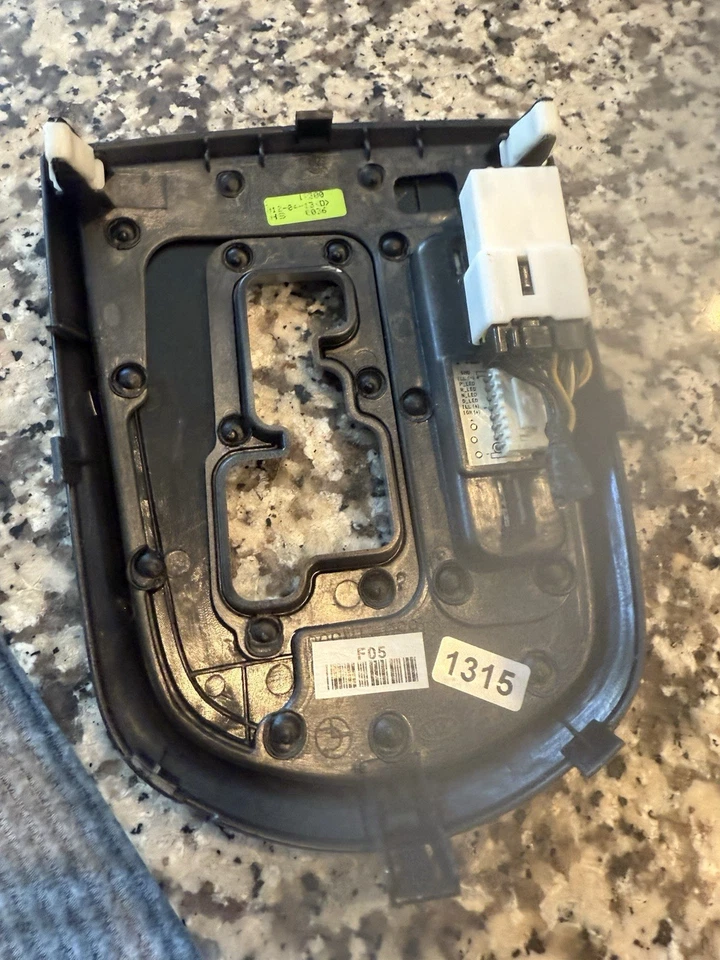 2012-2017 HYUNDAI ACCENT GLS Gear Shifter Floor Trim OEM - Image 4 of 4