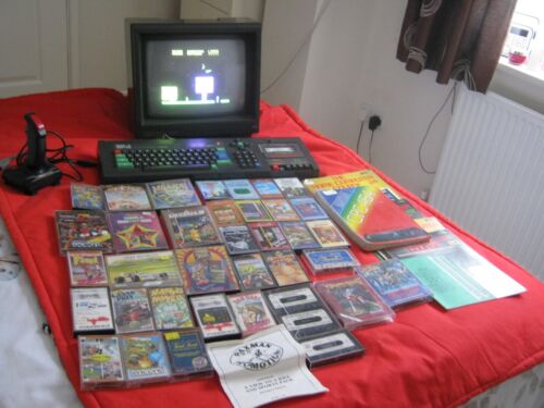Amstrad CPC 464 Computer, Colour Monitor, Joystick, Manual & 50 games - Picture 1 of 15
