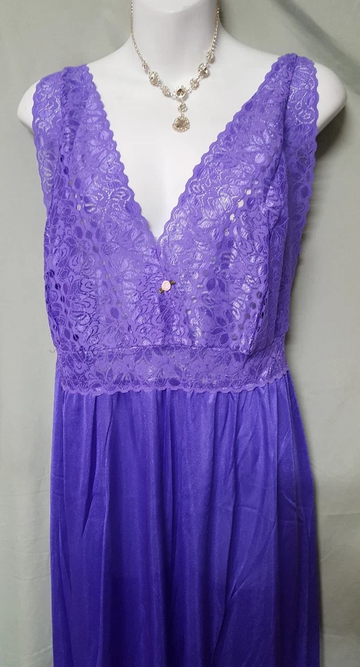 AMOUREUSE PURPLE NIGHTGOWN ROBE PEIGNOIR SET Long Vintage Style  1X 48" BUST - Image 4 of 4