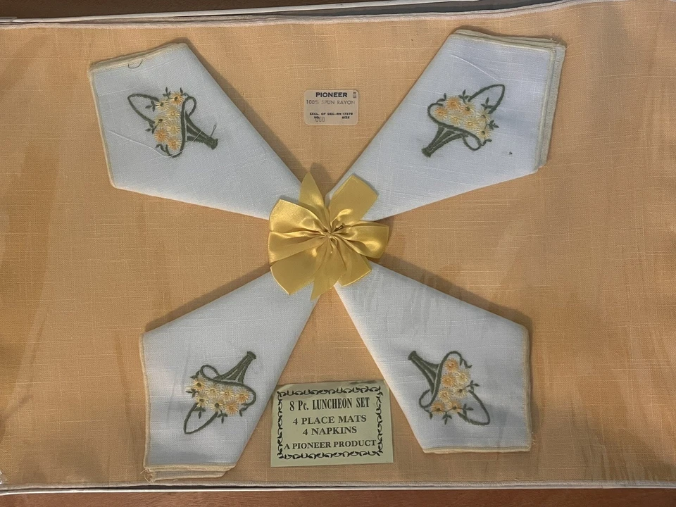 Vintage Napkin & Placemat Set Gold Flowers Embroidered Square New In Box 8 Pc. - Image 3 of 4