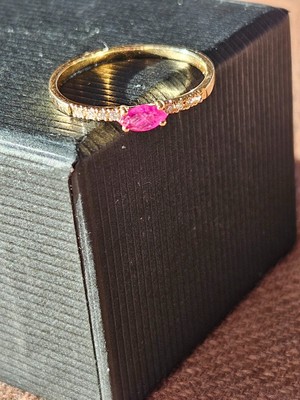 Anillo de Oro Amarillo 18K con brillantes (talla brillante) con Rubí A ESTRENAR