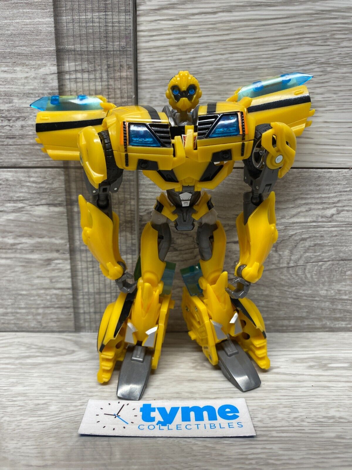 Transformers Prime First Edition Deluxe Class Autobot Bumblebee Action Figure
