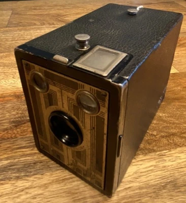 Kodak Brownie Junior Six-20 Boxkamera, Kodak Brownie Serie, Schwarz/Braun - Bild 1 von 4