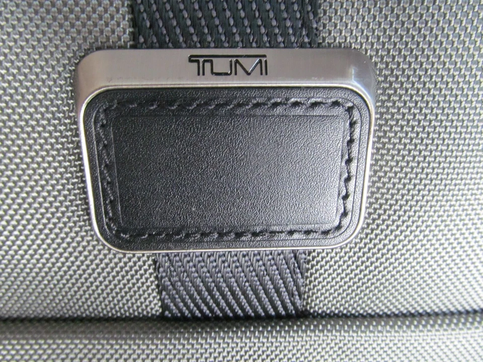 Tumi Merge-Continental Mist Green/Negro, Tapa Frontal Acceso Transporte-$850.00. Nuevo con etiquetas Foto 2 de 4