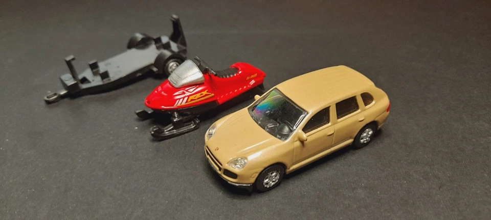 PORSCHE CON CARRELLO E MOTO DA NEVE -Joy City 1/72 - pressofuso e plastica - L.4 - Immagine 4 di 4