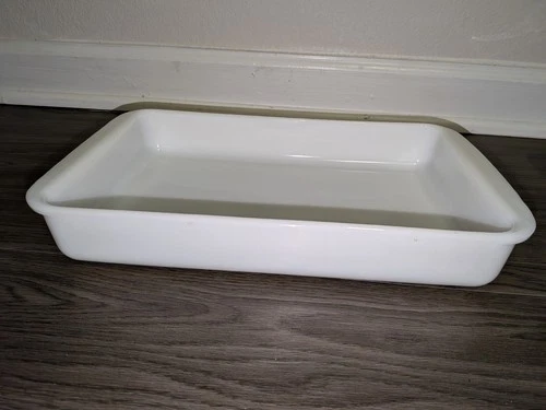 Vintage White Opal Pyrex 232 Oblong Baking Dish.  Sheet Cake Pan. Milk Glass