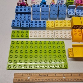 Lego Duplo BACKYARD CLINIC Set #10606 - Doc McStuffins Minifigure - 99% Complete