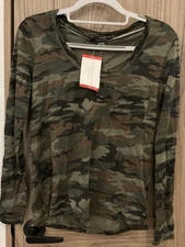 NWT Social Standard By Sanctuary Womens Camo Long Sleeve Round Neck Tee Size XS