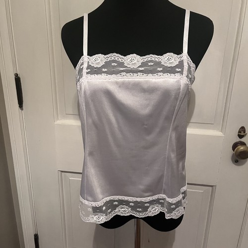 Süß feminines taubengraues Spitzen-Camisole mit verstellbaren Satin-Trägern - Bild 1 von 3