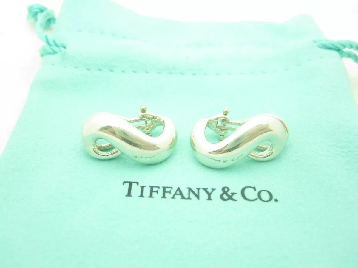 Tiffany Infinity pendant in sterling silver. | Tiffany & Co.