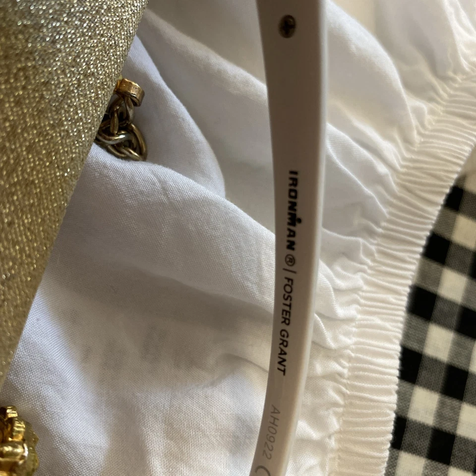 Gafas de sol deportivas Foster Grant blancas Ironman Principle 100 % UVA/UVB resistentes a impactos Foto 4 de 4