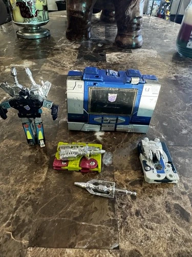 G1 soundwave not complete coming with 3 cassettes rumble overkill & slugfest