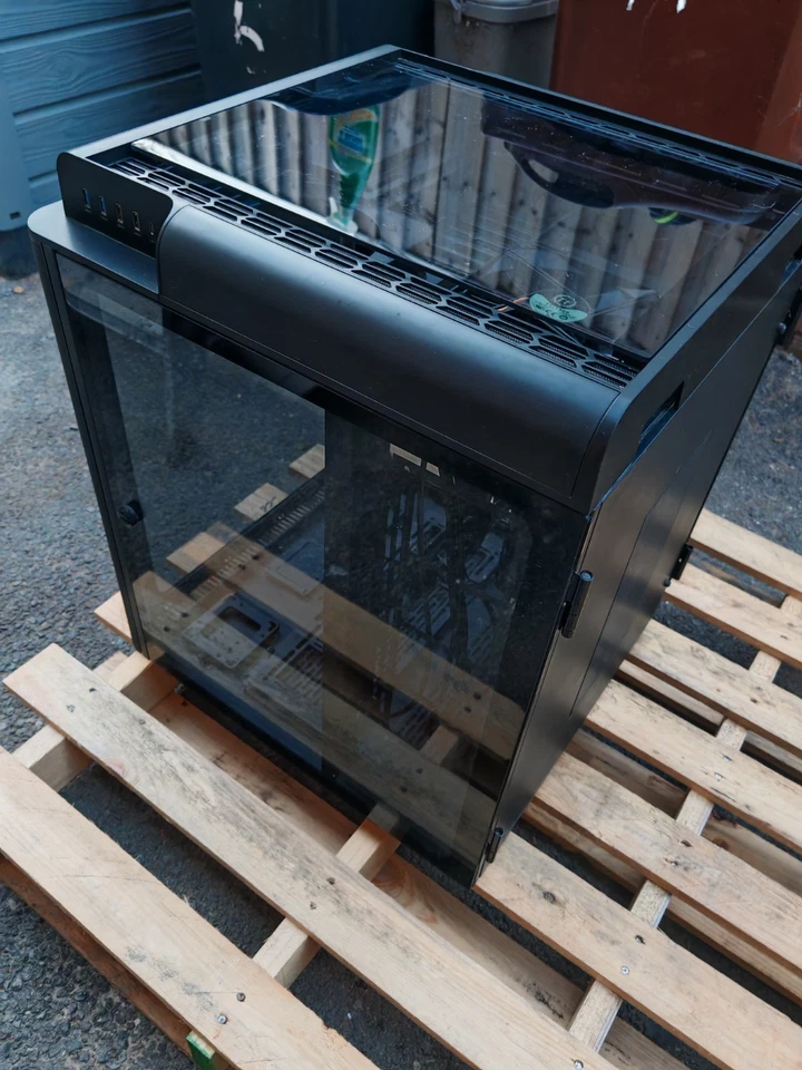 Thermaltake Level 20 HT E-ATX Full Tower Tempered Glass Gaming Chassis - Image 4 of 4