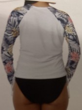 NWT Hurley Womens White Rash Guard Water / UPF 50 Long Sleeve Size Small