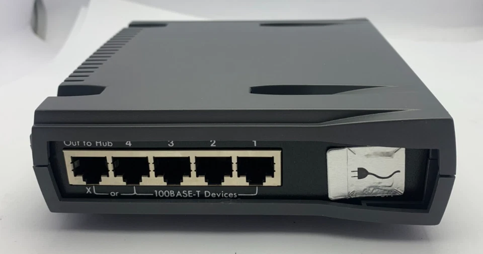 Intel InBusiness 4-Port Fast Hub 100BASE-T Network hub 3872B373 - Image 2 of 3