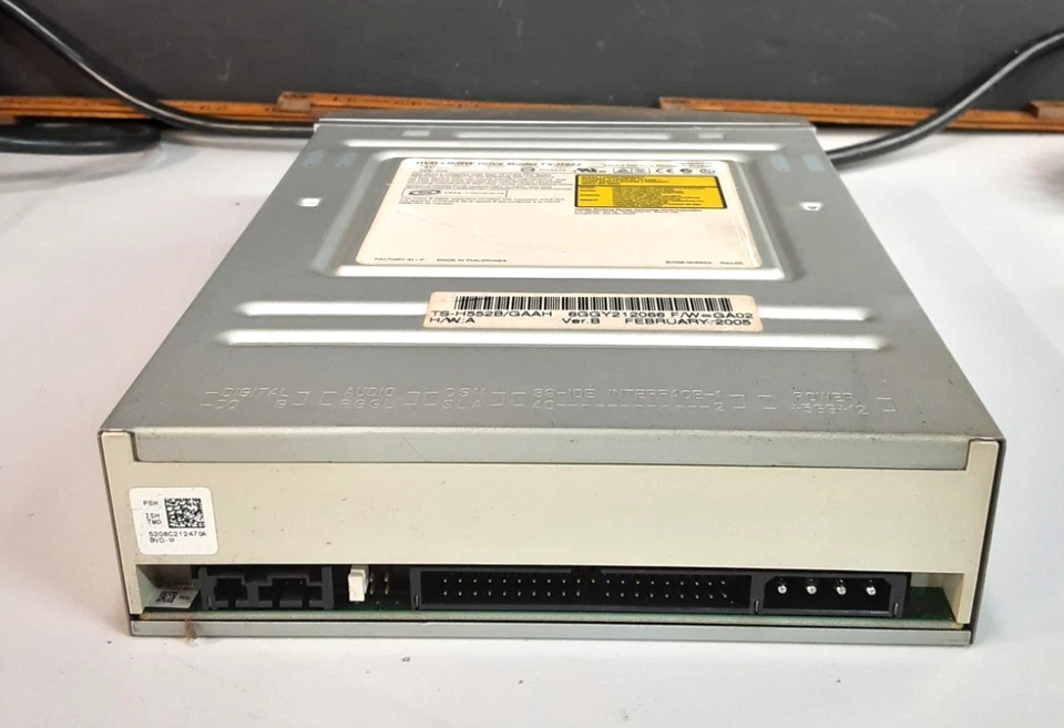 Toshiba Samsung DVD+-R/RW Writer Drive SATA Drive Internal PC TS-H552 - SILVER - Image 3 of 4