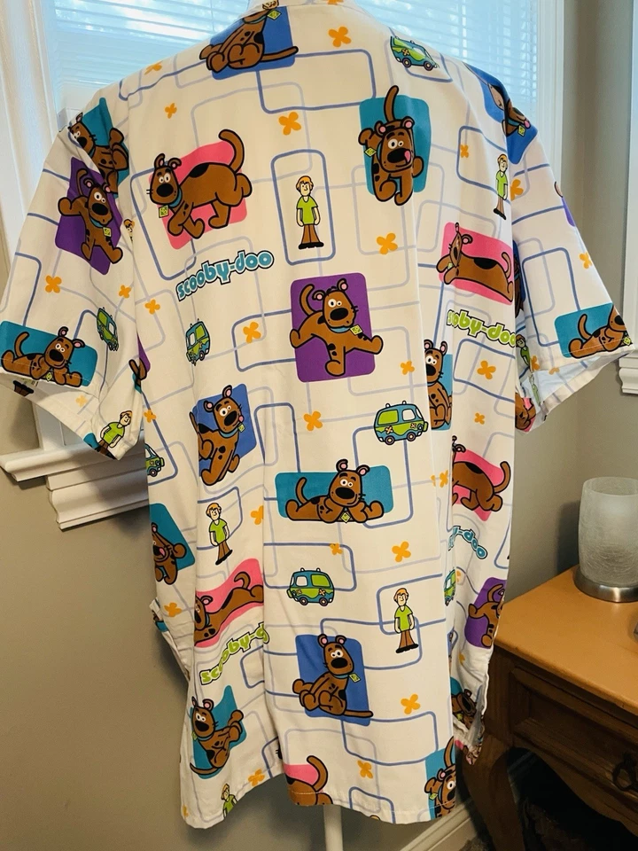 Scooby-Doo Cartoon Print Scrub Top V-Neck Unisex Medical Uniform 3XL Preowned VG - Image 4 of 4