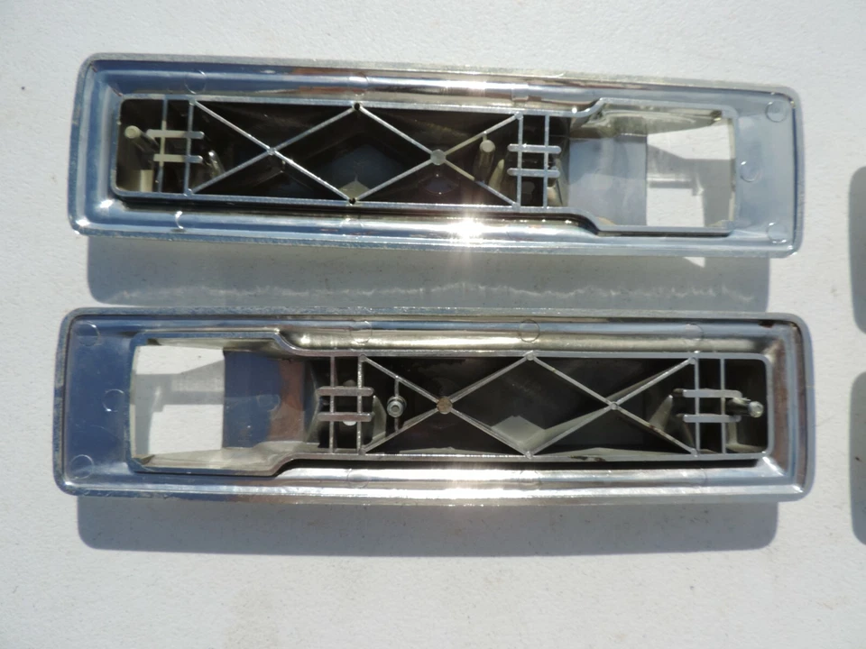 Plymouth GTX 1970 base reposabrazos delantera y trasera - bonito juego original a juego Foto 4 de 4