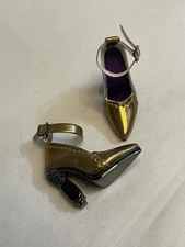 2025 W Club Lustre Lilith Gold Shoes Pumps IT Integrity Nu Face FR Meteor