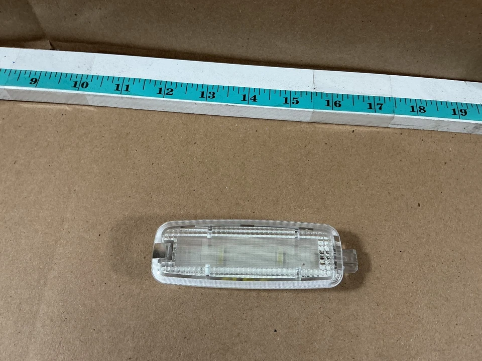 2008 - 2012 Audi S5 Sun Visor Vanity Overhead Light 4D0947105A OEM - Image 2 of 4