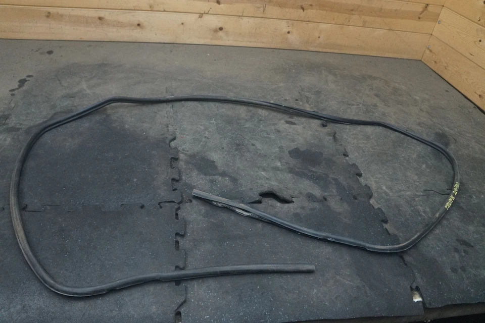 Tapa del maletero trasero escotilla puerta levadiza sello tira meteorológica 94451204301 Porsche 968 1993 Foto 2 de 2