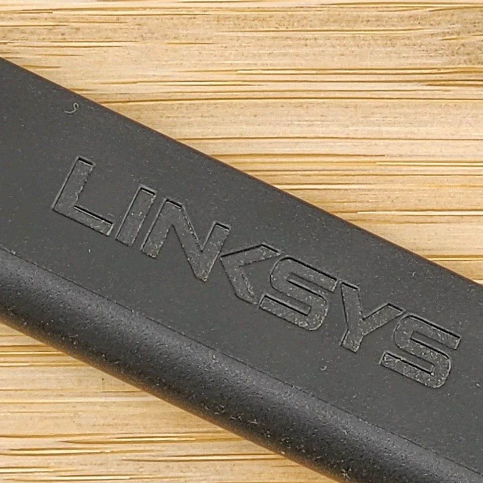 Linksys WRT004ANT Omni Directional Dual-Band 4-Pack High Gain Antenna - Image 2 of 3