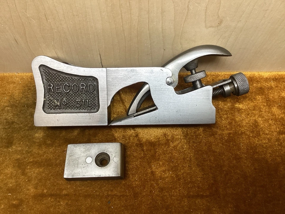Record No. 311 Shoulder Bullnose & Chisel Plane Original Iron In V.G. Condition. - Image 2 of 4