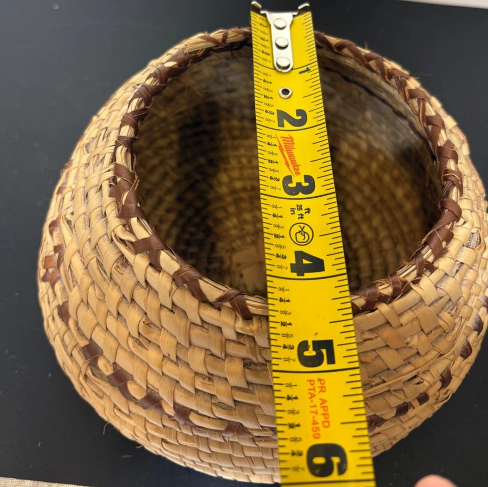 Cesta de paja tejida con tapa redonda contenedor de almacenamiento decorativo Foto 3 de 4