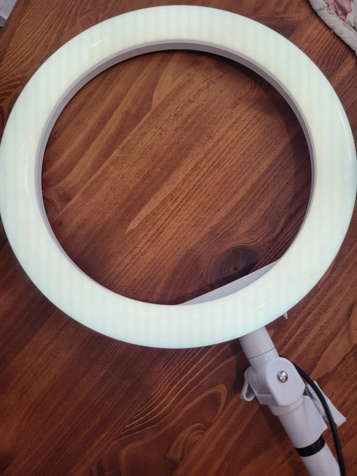 RING LIGHT WITH REMOTE CONTROL DIMMER AND 2 LIGHT COLORS. EXCELLENT WORKING COND - Image 4 of 4