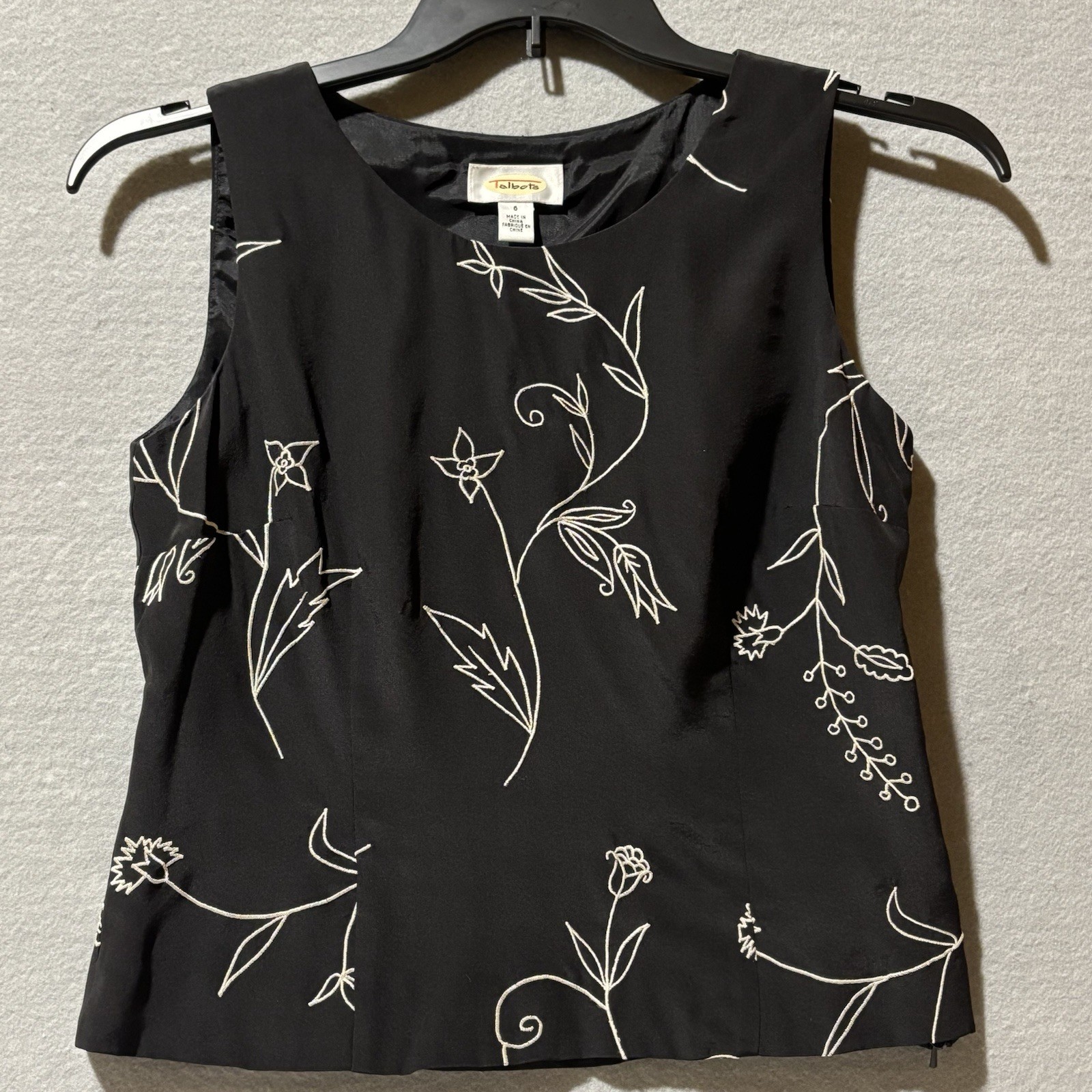 TALBOTS Top Women Sz 6 Black 100% Silk Floral Round Neck Sleeveless Zip Up Tank