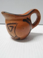 VINTAGE HOPI INDIAN MINIATURE POTTERY PITCHER / CREAMER POT - NICE SIZE !