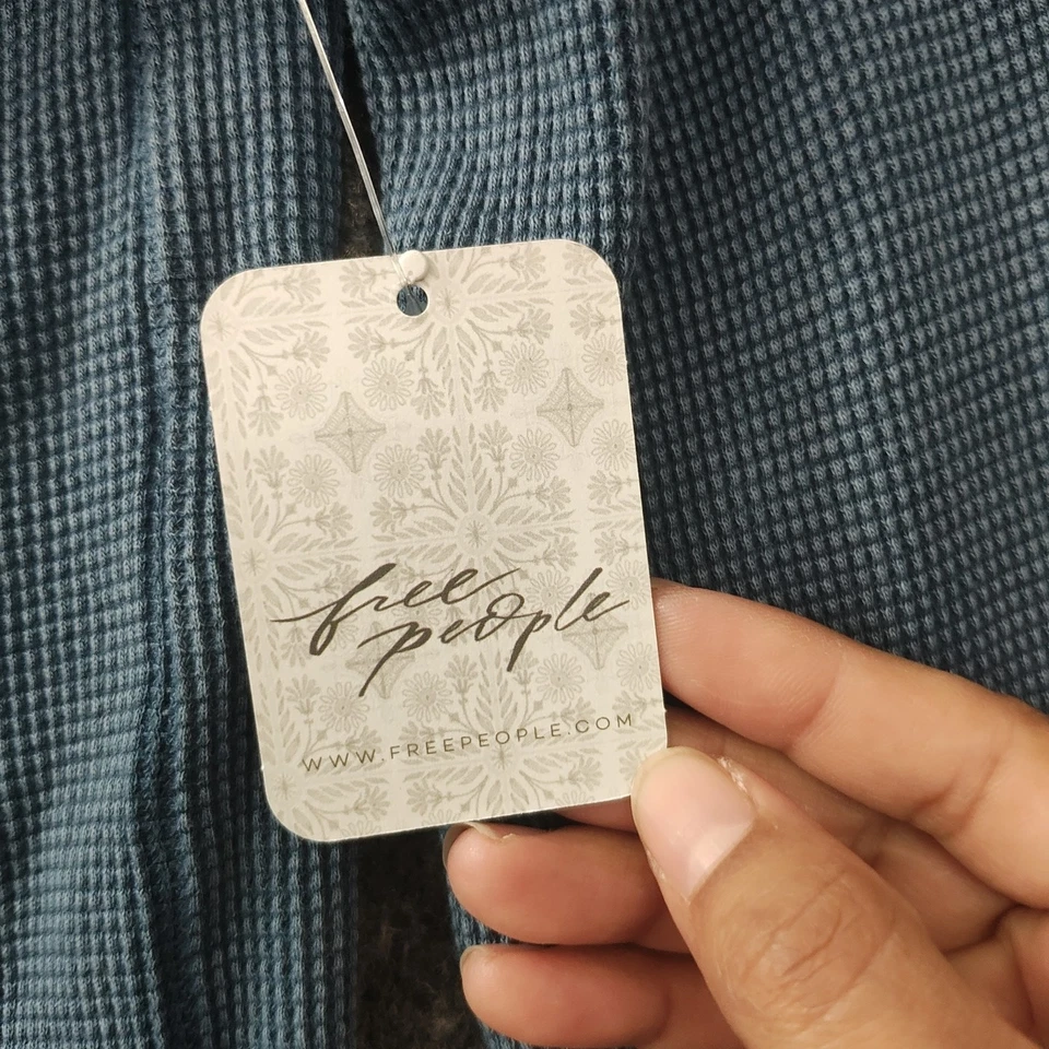 Nuevo con etiquetas Top Térmico Free People Pequeño Azul Manga Larga Volantes Dobladillo VER medidas Foto 2 de 4