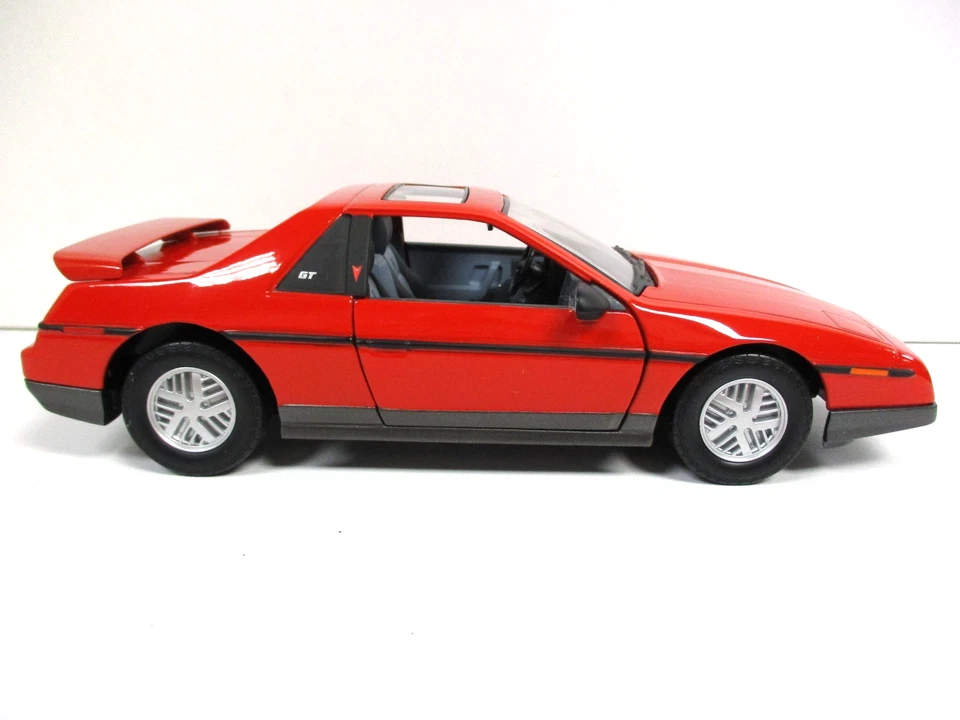 YAT MING / ROAD SIGNATURE - 1985 PONTIAC FIERO GT V-6 (RED) 1/18 DIECAST - Image 2 of 4