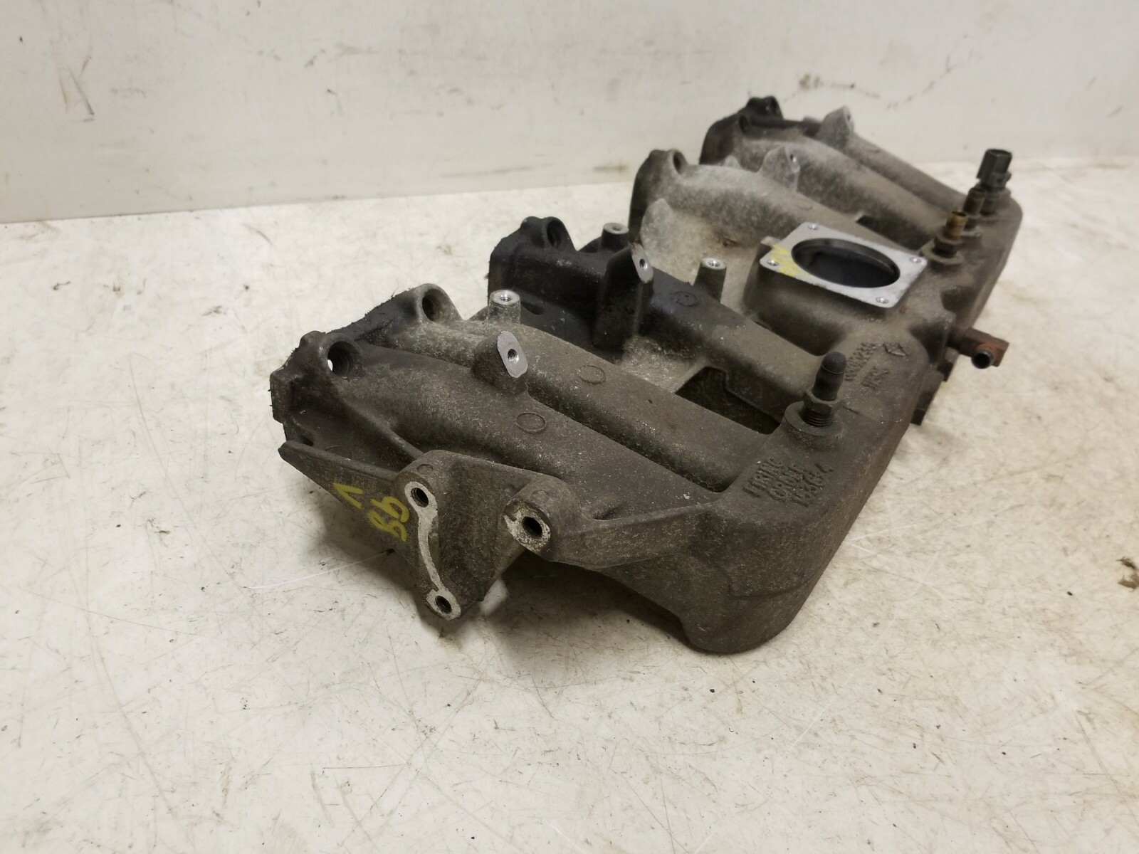 Jeep Wrangler TJ 4.0L Intake Manifold 19971998 6 cylinder Fuel