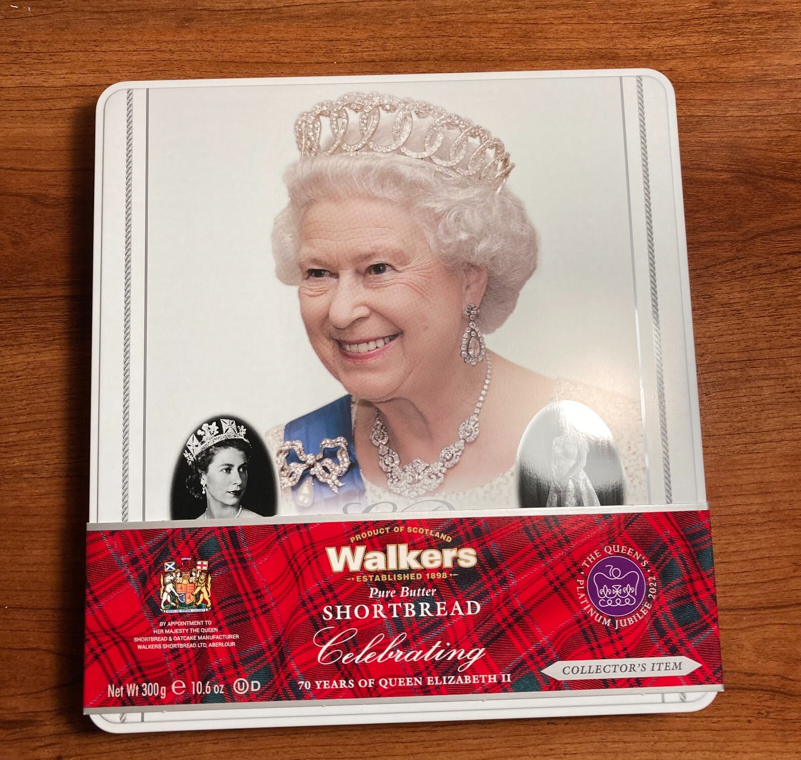 BRAND NEW. Queen Elizabeth II Platinum Jubilee Collectable Walkers TIN