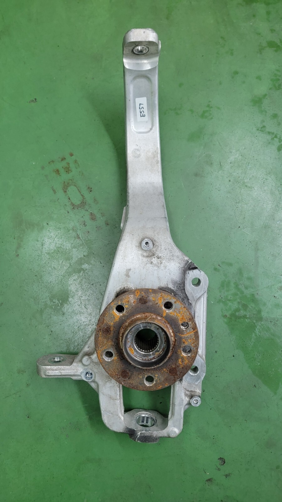 2017 2018 2019 2020 2021 2022 Maserati Levante Front Right Spindle 670032052