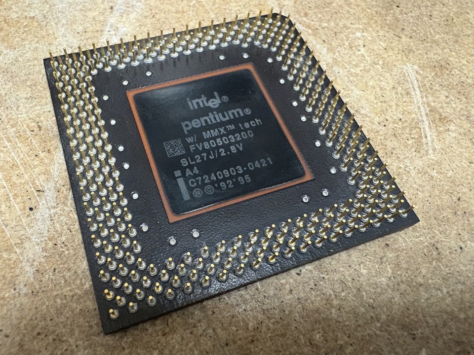 VINTAGE Intel Pentium MMX 200MHz 66MHz 2.8v Gold Socket 7 CPU ...