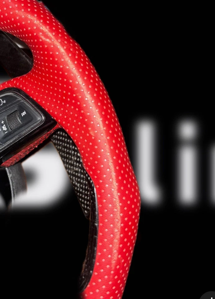 Volante Audi de fibra de carbono personalizado (fondo plano) Foto 4 de 4