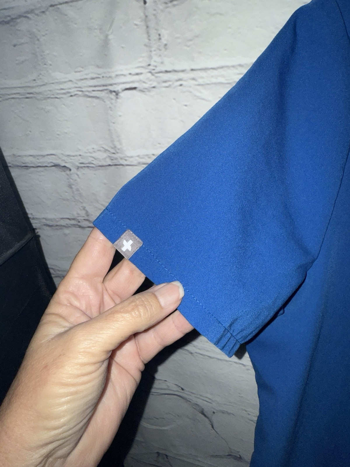 Figs Technical Collection Solid Blue V-Neck 2 Poc… - image 6