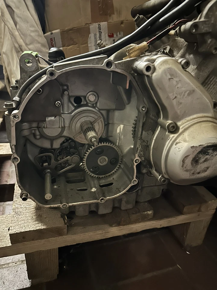 Yamaha FZR600 4JH Motor mit Getriebeschaden  - Bild 3 von 4