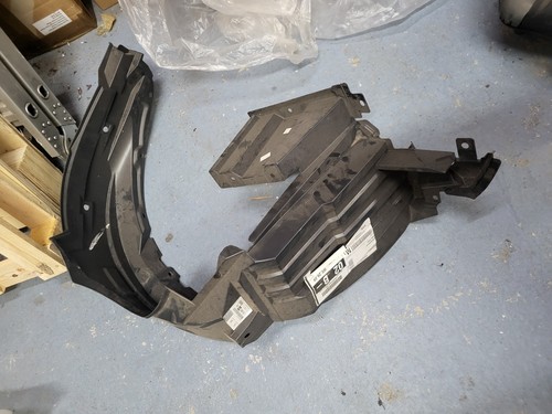 GENUINE NEW CITROEN C1  PEUGEOT 107 RIGHT FRONT SPLASH GUARD 1608001380 - Picture 1 of 2