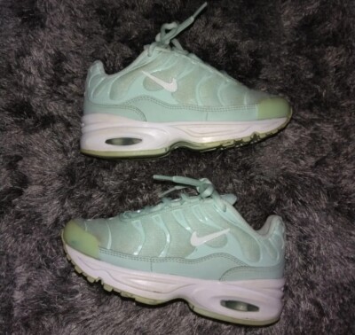 nike mint trainers