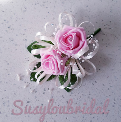 Wunderschöne Luxus Pin On Corsagen in Kunstschaum Rosen in verschiedenen Farben