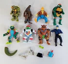 Y-705 VINTAGE COLLECTION OF 80/90'S TEENAGE MUTANT NINJA TURTLES FIGURES & ACC.!